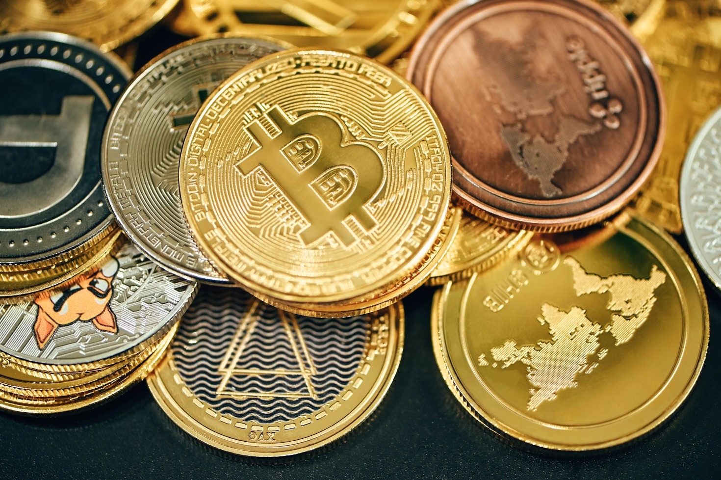 Comparing Popular Cryptocurrencies For Online Gaming